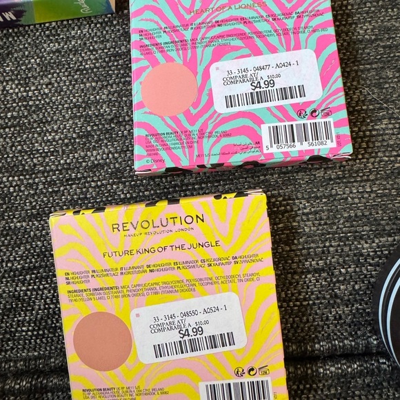 Bundle of Eyeshadow, Lip Balm and more Make up - Picture 4 of 6